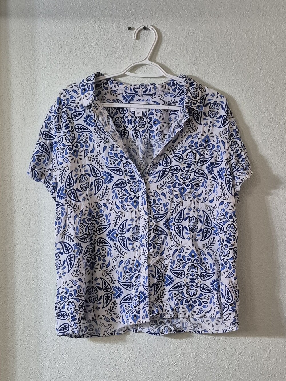 croft & barrow Blue and White Short Sleeve Button-Down Shirt